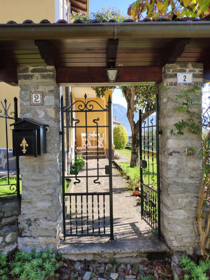 Casa Gialla Джера Ларио Екстериор снимка