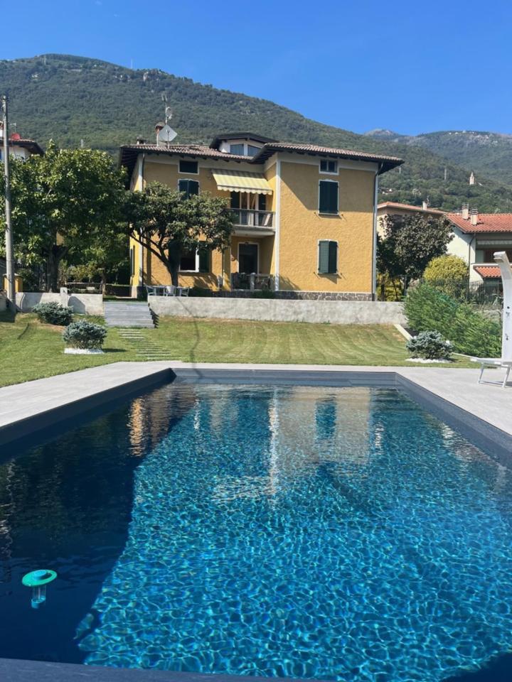 Casa Gialla Джера Ларио Екстериор снимка