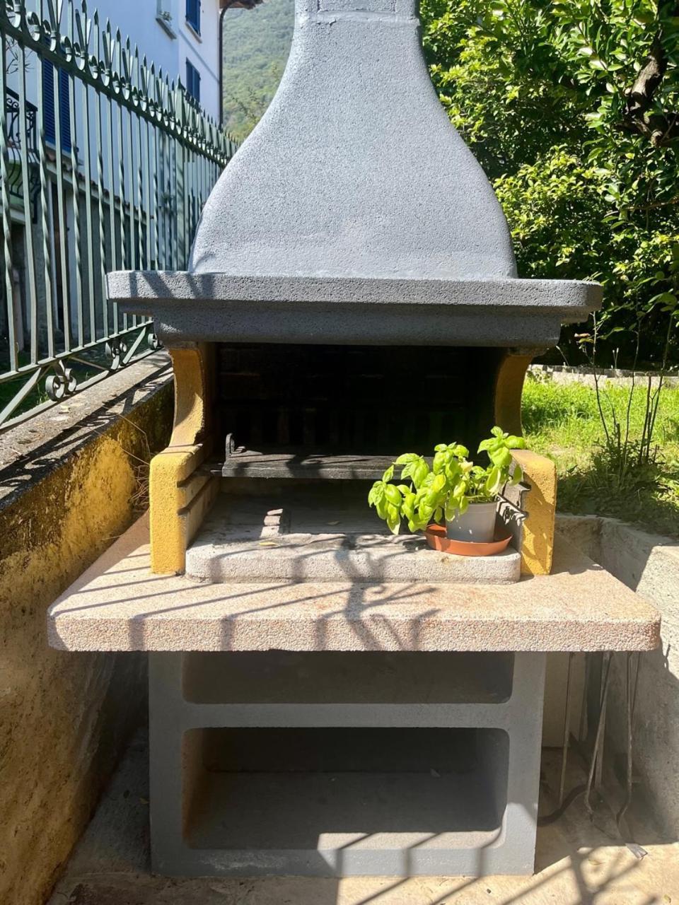 Casa Gialla Джера Ларио Екстериор снимка