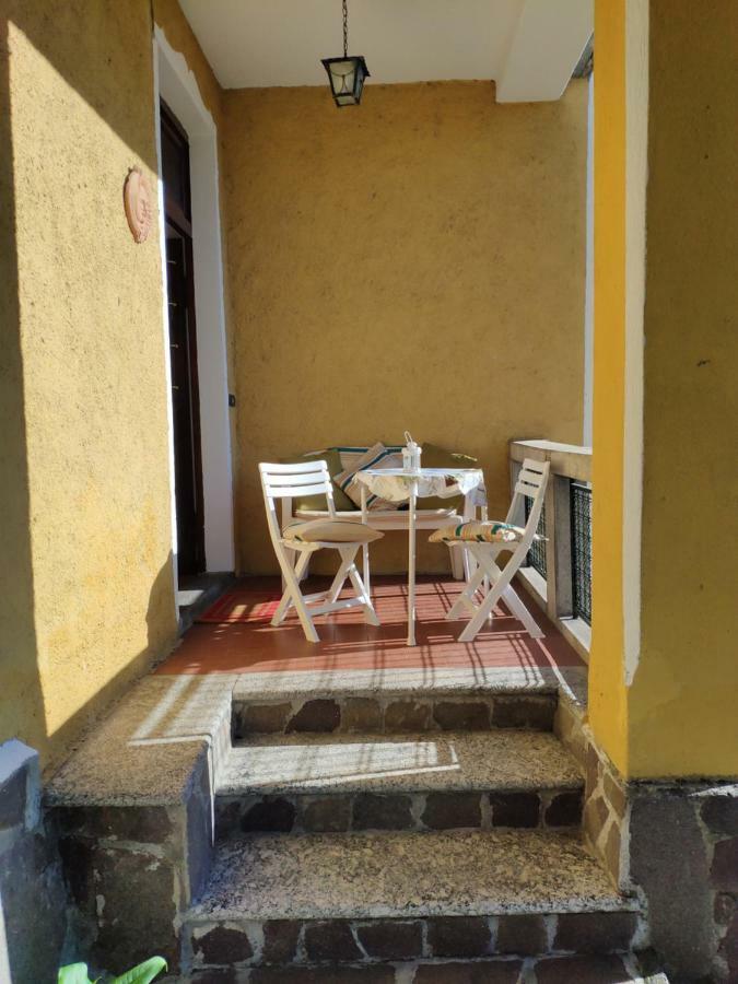 Casa Gialla Джера Ларио Екстериор снимка