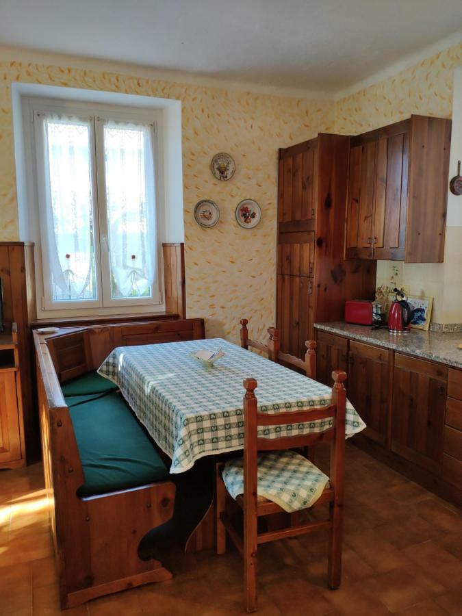 Casa Gialla Джера Ларио Екстериор снимка